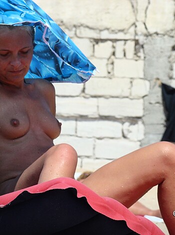  Nude Girls on the Beach - 258 - Photo 1