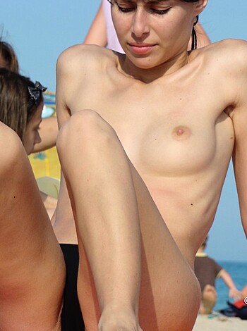 Topless Girls on the Beach - 083 - Part 2 - Photo 6