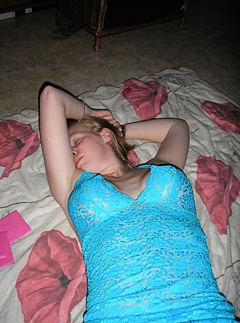 Dutch Slut naked for the 3 time Please tribute or fake her  - Photo 9