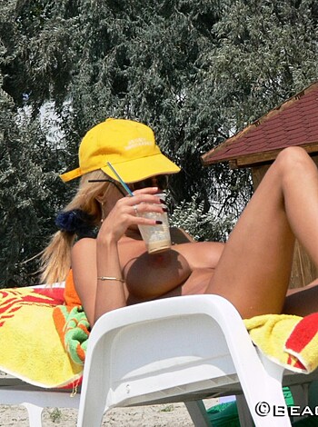 Topless Girls on the Beach - 117 - Photo 16