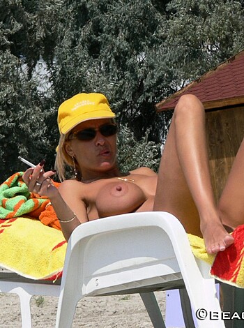 Topless Girls on the Beach - 117 - Photo 27