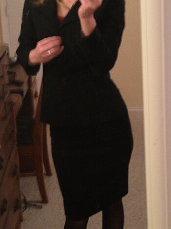 Here's a fucking pic of some hot babe dressed in all black.