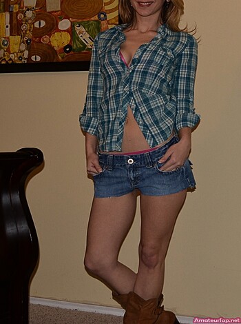 Horny Blonde Shows Horny Dream Body - Photo 36