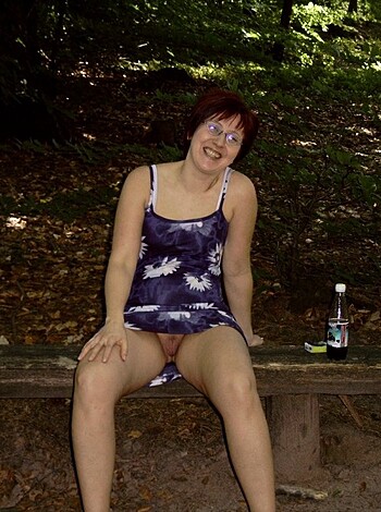 120624 - Upskirt - Photo 2