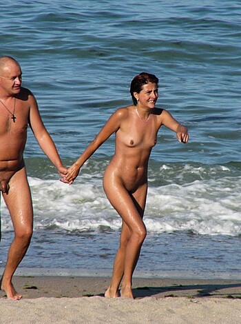Nude Girls on the Beach - 381 - Photo 2