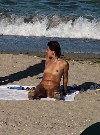 Nude Girls on the Beach - 381 - Photo 8
