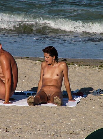 Nude Girls on the Beach - 381 - Photo 9