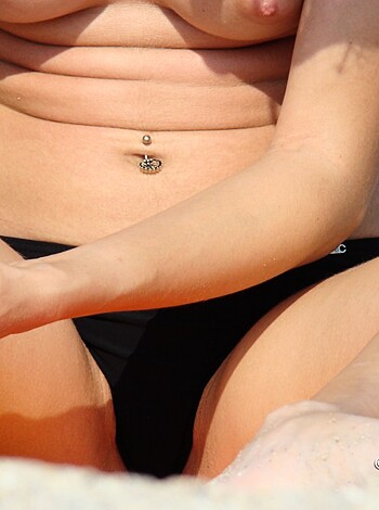 Topless Girls on the Beach - 200 - Photo 30