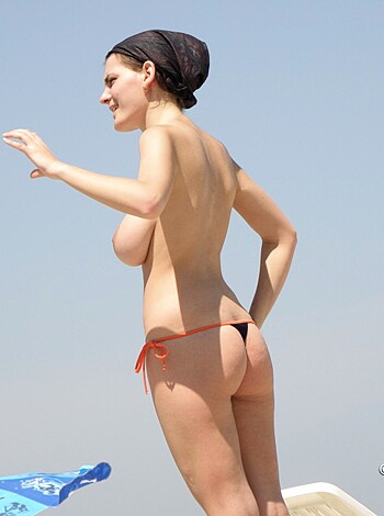 Topless Girls on the Beach - 073 - Part 2 - Photo 32