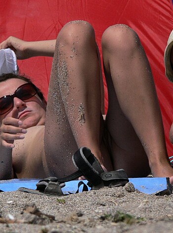 Nude Girls on the Beach - 251 - Photo 9