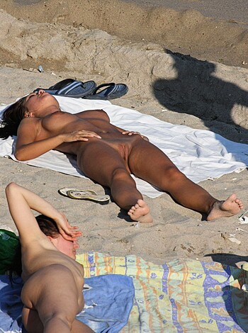 Nude Girls on the Beach - 212 - Photo 39