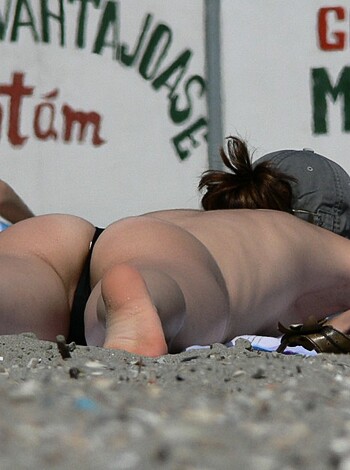 Topless Girls on the Beach - 037 - Part 2 - Photo 10