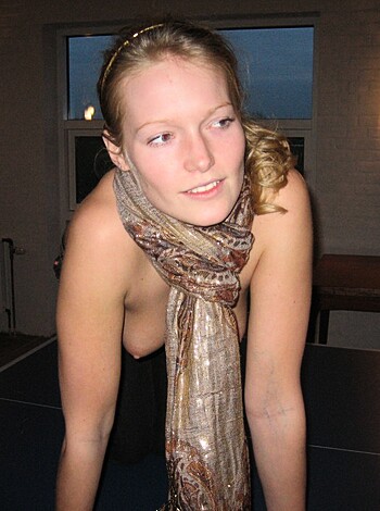 Amateur Girls With Big Tits - Photo 7