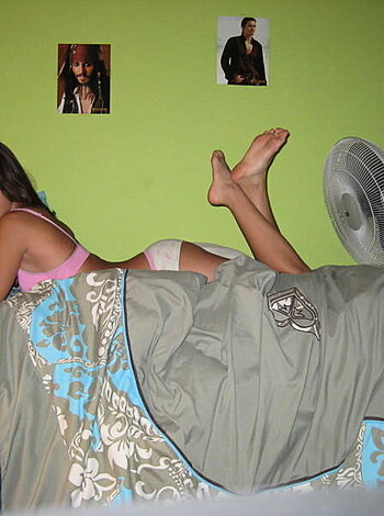 Gorgeous Brunette posing - Photo 12
