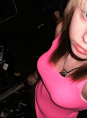 """
Chick in pink tee gettin' fucked by the camera.
"""