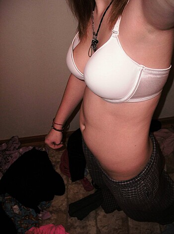 "Here's a goddamn bra-clad bitch in all her fucking glory."