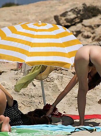 50 Beach Pussies from Behind - 1 - Photo 28