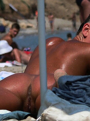 50 Beach Pussies from Behind - 1 - Photo 39