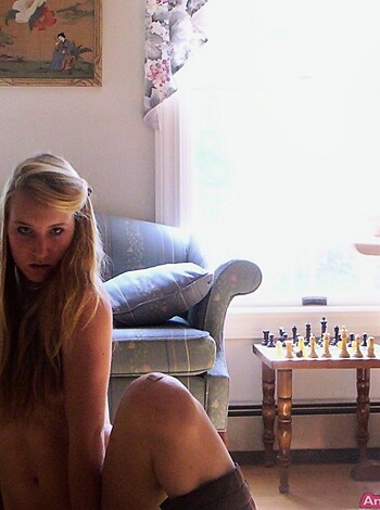 Blonde Likes To Flash Her Tits - Photo 2