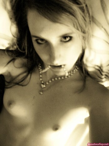 Blonde Likes To Flash Her Tits - Photo 10