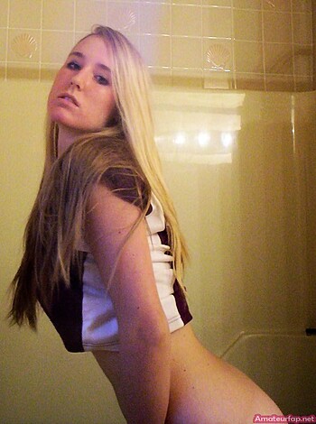 Blonde Likes To Flash Her Tits - Photo 16