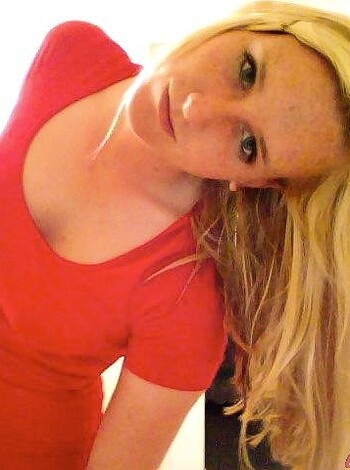 Fuckin chick in the red dress makin some kinda fucked up face while tilting her head to the side, fuck knows what she's thinkin bout but it probly ain't good
