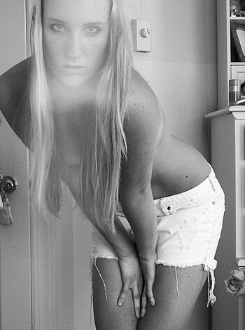 Blonde Likes To Flash Her Tits - Photo 38