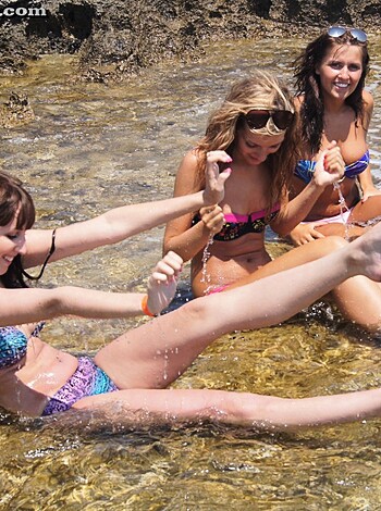 Beach - Jess and Friends - Photo 38