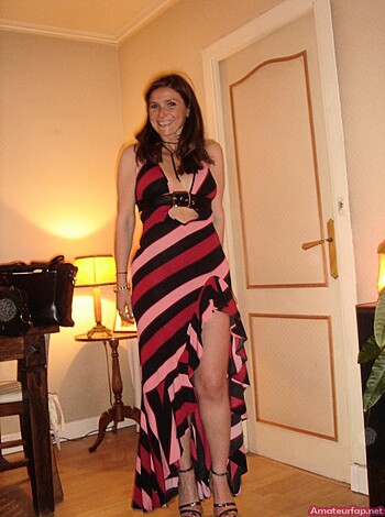 Mature Blonde Woman  With Gorgeous Body - Photo 20
