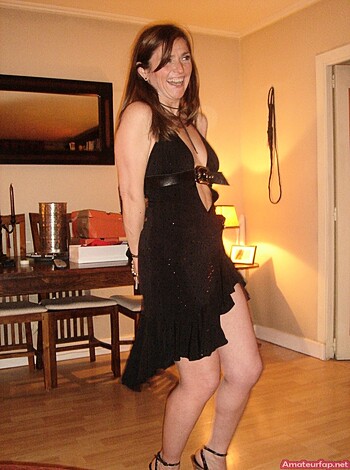 Mature Blonde Woman  With Gorgeous Body - Photo 23