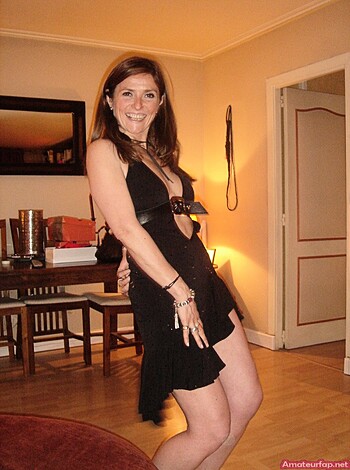 Mature Blonde Woman  With Gorgeous Body - Photo 32