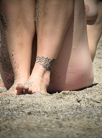 "Check out this fuckin' hot bitch sittin' ass-naked on some goddamn beach with her pussy legz and tits hangin' out."
