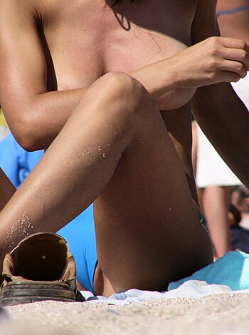 "Here's a fucking pic of some ass-fuckers sittin' on a beach towel next to other douchebags, with one fucker showin' off their fuckin' feet in the sandy sand while their asshole hangs out. Get it?"