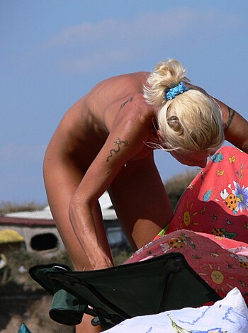 Nude Girls on the Beach - 205 - Photo 4