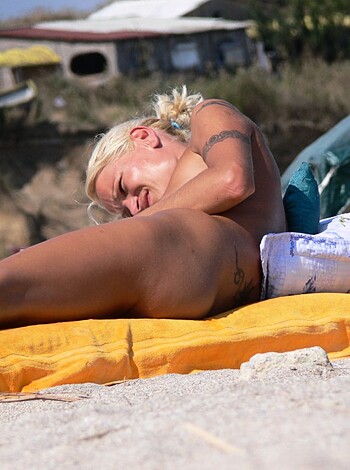 Nude Girls on the Beach - 205 - Photo 25