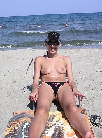 Slim Milf Nude On The Beach - Photo 33