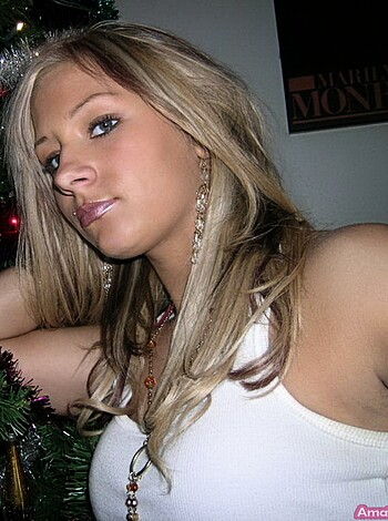 Horny  Blonde Felicity With Bubble Butt - Photo 14