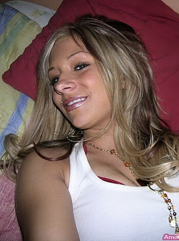 Horny  Blonde Felicity With Bubble Butt - Photo 18