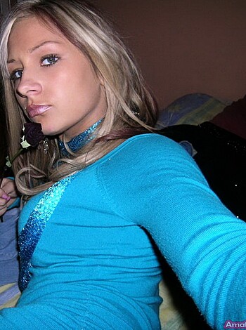 Horny  Blonde Felicity With Bubble Butt - Photo 31
