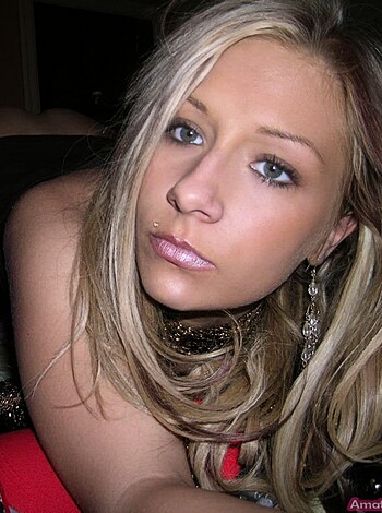 Horny  Blonde Felicity With Bubble Butt - Photo 35