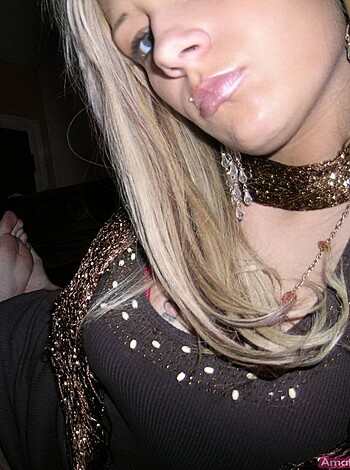 Horny  Blonde Felicity With Bubble Butt - Photo 34