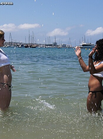 Beach - nic and emma 1 - Photo 26