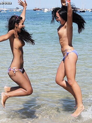 Beach - Danielle and Sasha - Photo 12