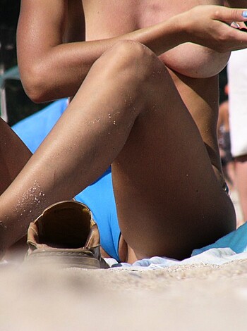 Topless Girls on the Beach - 229 - Photo 24