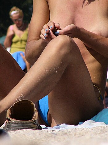 Topless Girls on the Beach - 229 - Photo 29