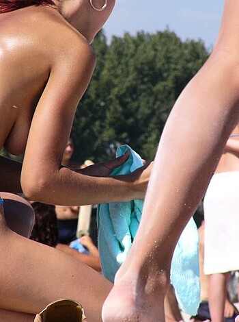 Topless Girls on the Beach - 229 - Photo 33