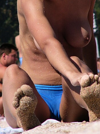 Topless Girls on the Beach - 229 - Photo 43