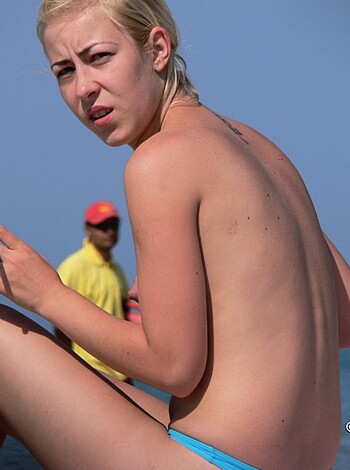 Topless Girls on the Beach - 099 - Photo 9