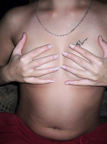 "This here photo shows some titties on a bitch."