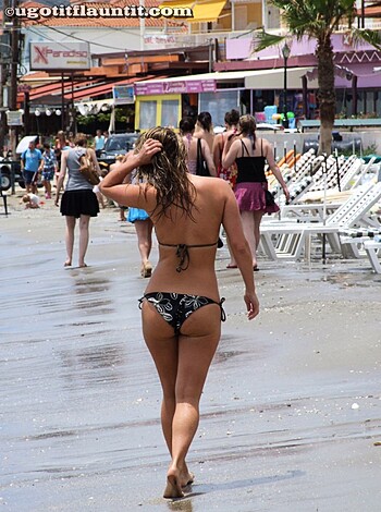 Beach - Jo - Photo 1